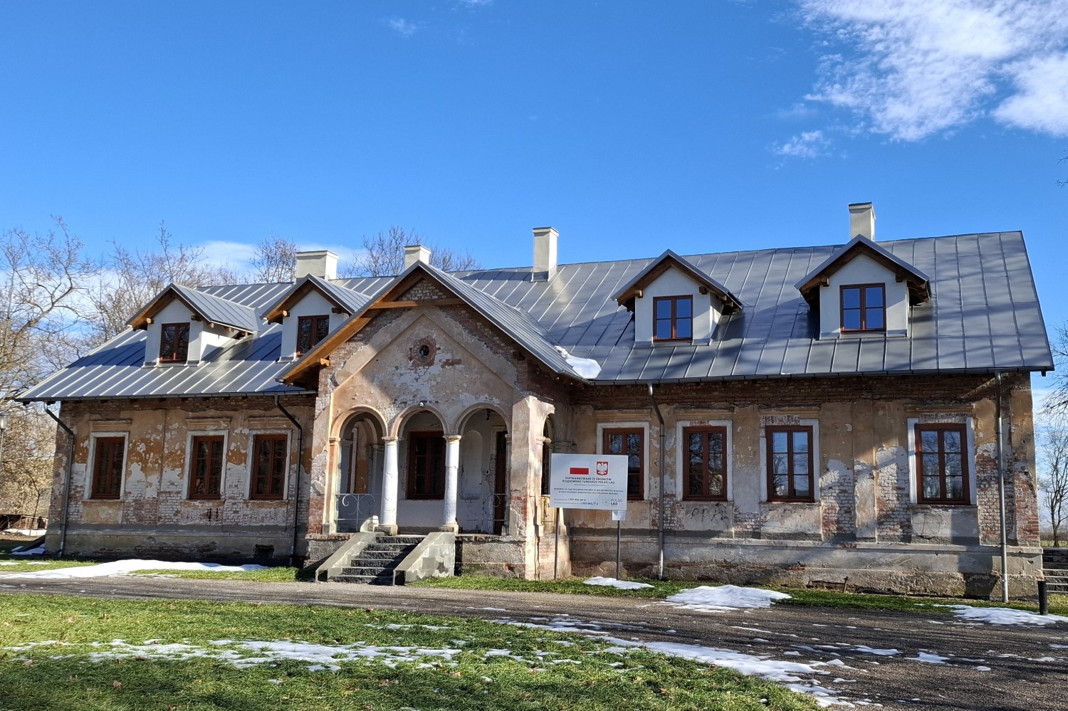 Zabytkowy dwór w Ruszczy przejdzie kolejny etap rewitalizacji