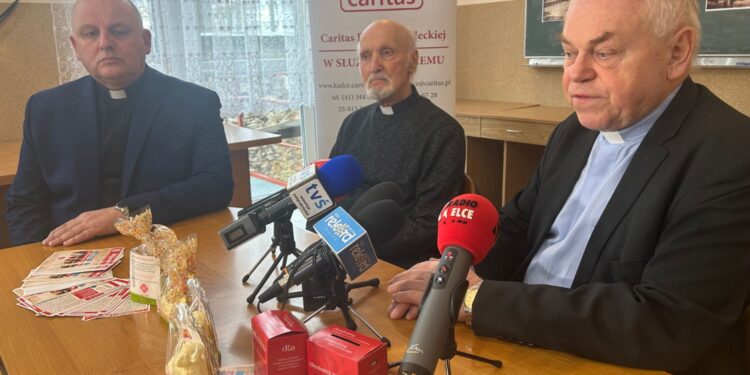 25.02.2026. Kielce. Caritas Diecezji Kieleckiej prowadzi zbiórkę na rzecz pomocy Ukrainie / Fot. Iwona Murawska-Bujnowicz - Radio Kielce