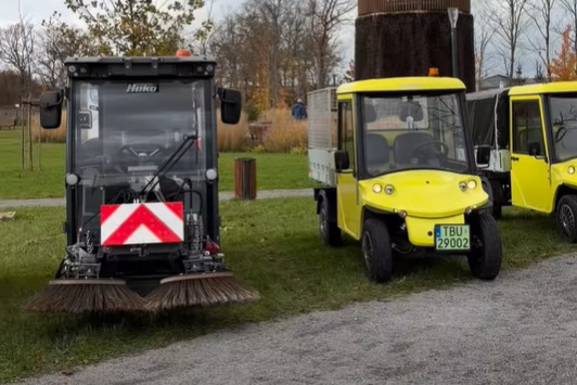 Nowoczesny i ekologiczny tabor dla gminy Solec-Zdrój - Radio Kielce Nowoczesne pojazdy nisko - i zeroemisyjne dla Referatu Gospodarki Komunalnej / Fot. Solec-Zdrój Gmina Uzdrowiskowa - Facebook