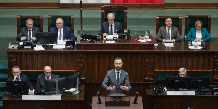 Sejm uchwalił ustawę wdrażającą unijny program dozbrajania SAFE - Radio Kielce Sejm uchwalił ustawę wdrażającą unijny program dozbrajania SAFE