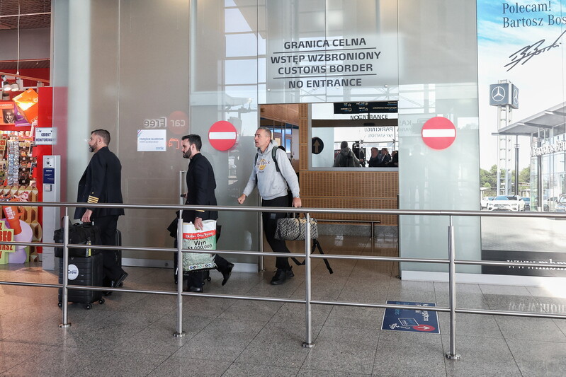 Odwoływać wyjazd czy czekać? Nowa wojna zatrzęsła turystyką - Radio Kielce Odwoływać wyjazd czy czekać? Nowa wojna zatrzęsła turystyką - Radio Kielce