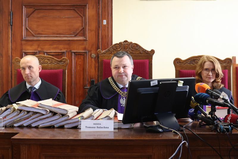 Lekarze prawomocnie skazani na bezwzględne więzienie ws. śmierci Izabeli z Pszczyny - Radio Kielce 03.03.2026. Katowice. Sędziowie, od lewej: Krzysztof Kwiatkowski, Tomasz Salachna, Jagna Rumińska w Sądzie Okręgowym w Katowicach / Fot. PAP/Art Service