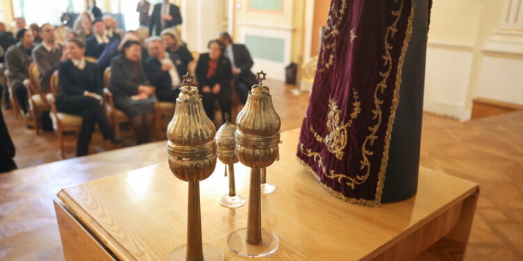 Niemcy ukradli, Polacy oddają - Radio Kielce Niemcy ukradli, Polacy oddają