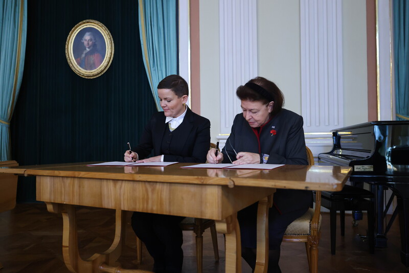 Niemcy ukradli, Polacy oddają - Radio Kielce Niemcy ukradli, Polacy oddają - Radio Kielce