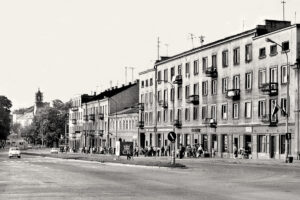 Kielce. Ulica Jana Pawła II. Lata 1972-1974. Skrzyżowanie ulic Jana Pawła II, Seminaryjskiej i Ogrodowej / źródło: fotopolska.eu