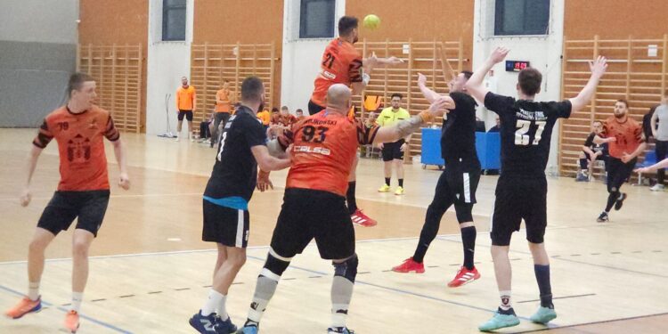 20.02.2026. Kielce. 17. kolejka grupy D I ligi piłkarzy ręcznych. Mecz: UKS SMS Wybicki Kielce - KSZO Ostrowiec / Fot. Maciej Makuła - Radio Kielce