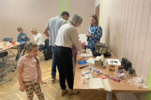 07.03.2026. Sandomierz. Sandomierskie Centrum Kultury. Warsztaty tworzenia świec / Fot. Grażyna Szlęzak-Wójcik - Radio Kielce