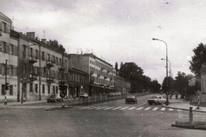 Kielce. Ulica Jana Pawła II. 1991 rok / źródło: fotopolska.eu