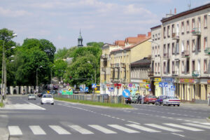 Kielce. Ulica Jana Pawła II. 2004 rok. Ulica Jana Pawła II między ulicami Krakowską i Ogrodową / źródło: fotopolska.eu