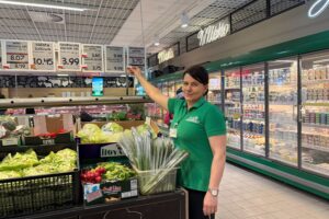 Obok cen owoców i warzyw pojawią się flagi - Radio Kielce 16.02.2026. Kielce. Nowe oznaczenia owoców i warzyw / Fot. Magdalena Ludwinek - Radio Kielce