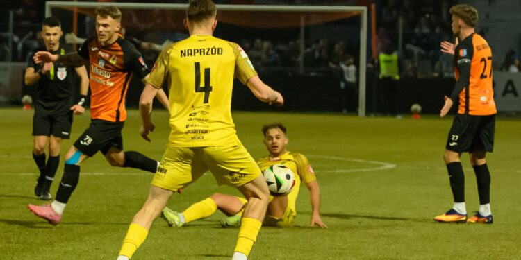 07.03.2026. 21. kolejka Betclic 3. Ligi: KSZO 1929 Ostrowiec - Naprzód Jędrzejów / Fot. Kamil Król - Radio Kielce