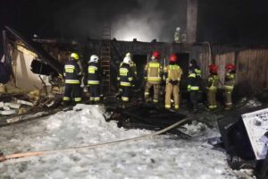 Drewniany dom spłonął w nocnym pożarze