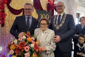 13.02.2026. Sandomierz. Setne urodziny Danuty Targowskiej / Fot. Grażyna Szlęzak - Radio Kielce