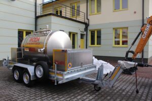 18.02.2026. Pińczów. Na placu Komendy Powiatowej PSP w Pińczowie zaprezentowano nowoczesny sprzęt zakupiony w ramach programu ochrony ludności i obrony cywilnej / Fot. Marta Gajda-Kruk - Radio Kielce