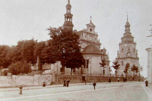 Kielce. Ulica Jana Pawła II. Lata 1917-1920. Bazylika Katedralna Wniebowzięcia Najświętszej Maryi Panny / źródło: fotopolska.eu