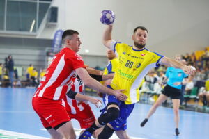 Kobieta sędziowała Industrii w Dzień Kobiet