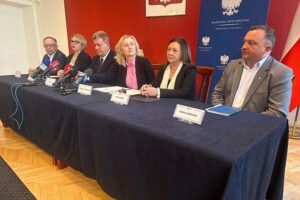 02.03.2026. Kielce. Świętokrzyski Urząd Wojewódzki. Podpisanie listu intencyjnego przez przedstawicieli władz miasta i gminy Ćmielów i Państwowego Gospodarstwa Wodnego Wody Polskie / Fot. Izabela Mortas-Rubak – Radio Kielce