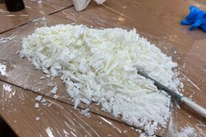 07.03.2026. Sandomierz. Sandomierskie Centrum Kultury. Warsztaty tworzenia świec / Fot. Grażyna Szlęzak-Wójcik - Radio Kielce