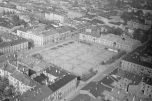 Kielce. Ulica Mickiewicza. 1967 rok. Plac Wolności oraz ulice Głowackiego i Mickiewicza / źródło: fotopolska.eu