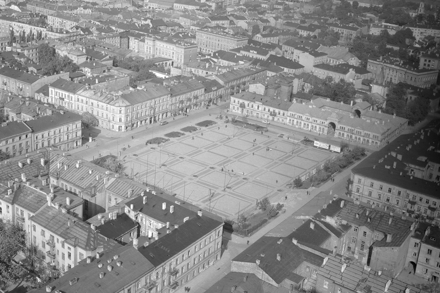 Kielce. Ulica Mickiewicza. 1967 rok. Plac Wolności oraz ulice Głowackiego i Mickiewicza / źródło: fotopolska.eu