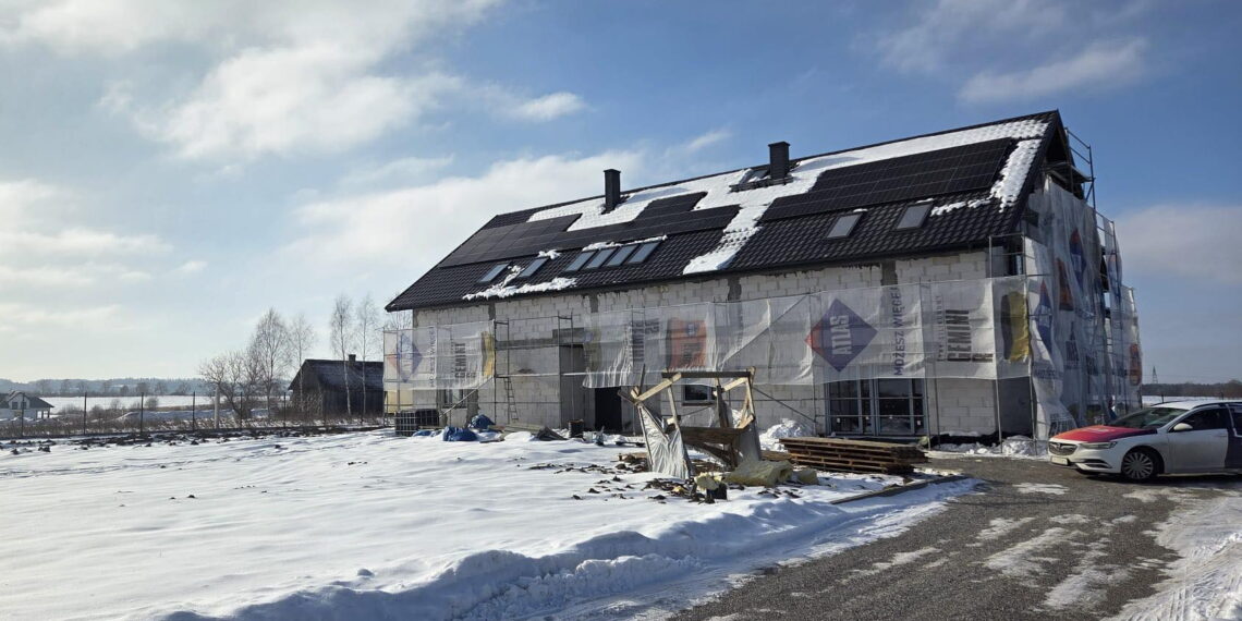 Budują dom, ale nadal trwają poszukiwania rodziców