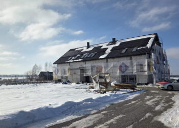 Budują dom, ale nadal trwają poszukiwania rodziców