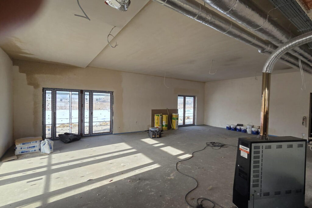 Budują dom, ale nadal trwają poszukiwania rodziców - Radio Kielce