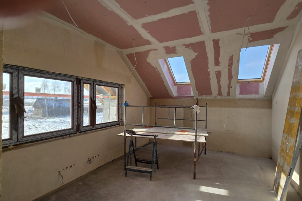 Budują dom, ale nadal trwają poszukiwania rodziców - Radio Kielce