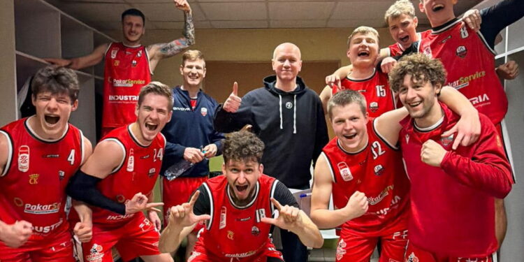 Wyjazdowe zwycięstwo koszykarzy UJK