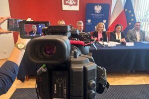 02.03.2026. Kielce. Świętokrzyski Urząd Wojewódzki. Podpisanie listu intencyjnego przez przedstawicieli władz miasta i gminy Ćmielów i Państwowego Gospodarstwa Wodnego Wody Polskie / Fot. Izabela Mortas-Rubak – Radio Kielce