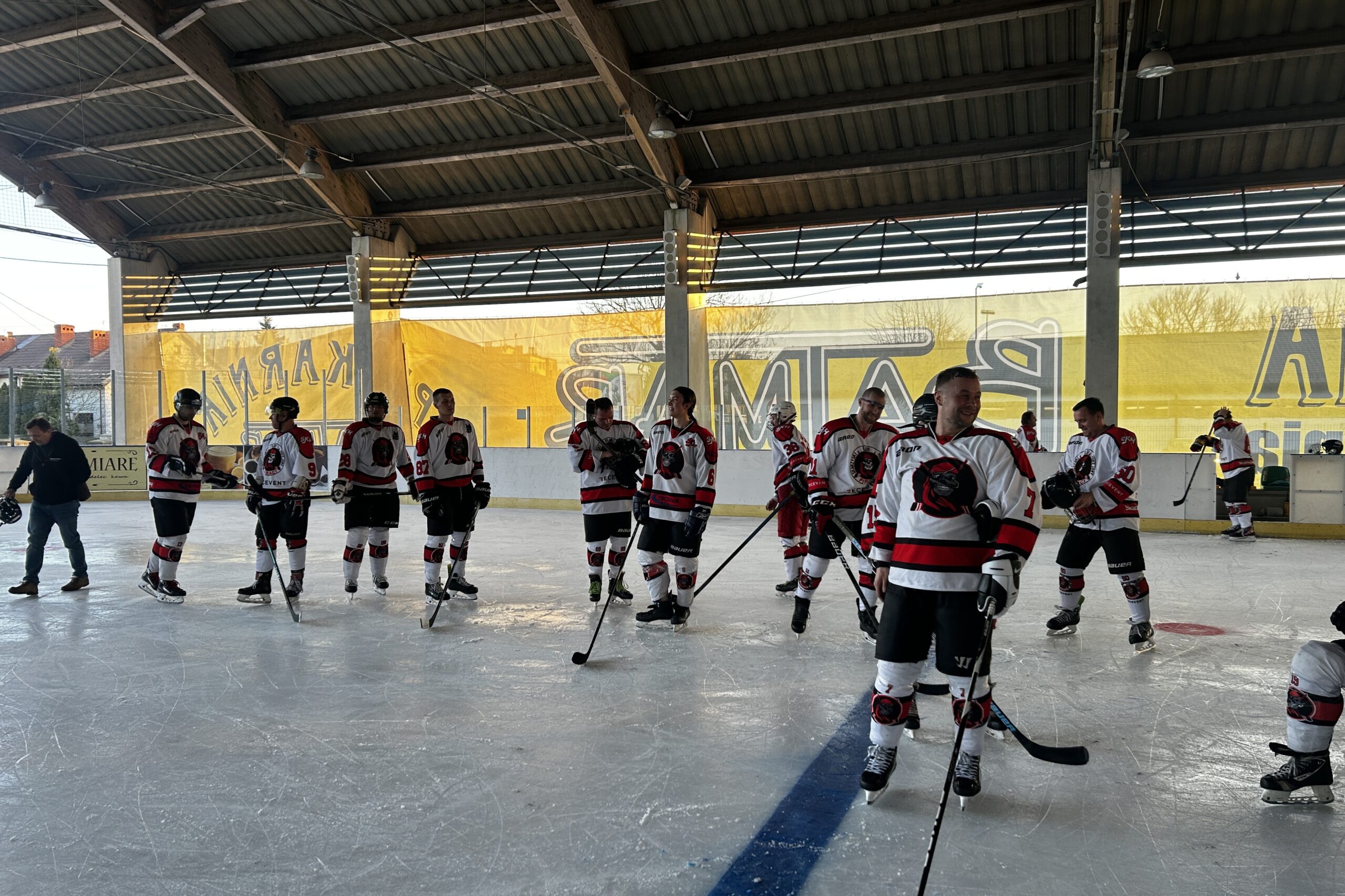 Hokejowe święto w Skarżysku. Piraci triumfują, juniorzy debiutują