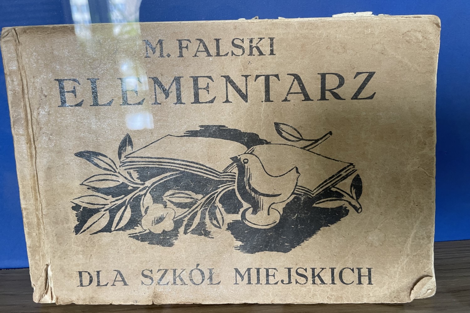 12.02.2026. Kielce. Pedagogiczna Biblioteka Wojewódzka im. Gustawa Herlinga-Grudzińskiego w Kielcach. Otwarcie wystaw „Elementarz dobrych wspomnień” oraz „Nauczanie w klasach początkowych na przestrzeni lat – prezentacja podręczników i materiałów metodycznych ze zbiorów biblioteki” / Fot. Dorota Klusek - Radio Kielce