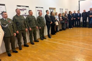 Ostrowiec Świętokrzyski. Otwarcie strzelnicy wirtualnej w ZSMS / Fot. Anna Głąb - Radio Kielce