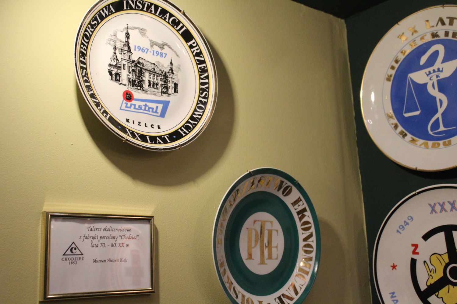 21.02.2026. Pińczów. Muzeum Regionalne w Pińczowie przygotowuje się do niezwykłej wystawy porcelany / Fot. Marta Gajda-Kruk - Radio Kielce