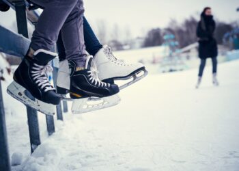 Obiecali i budują lodowisko. Wykonawca wjechał na plac budowy
