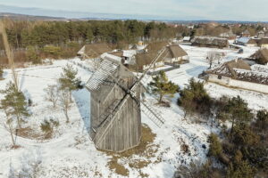 Tokarnia. Muzeum Wsi Kieleckiej zimą - Radio Kielce