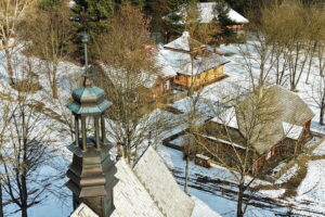 Tokarnia. Muzeum Wsi Kieleckiej zimą - Radio Kielce