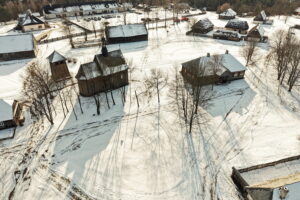 Tokarnia. Muzeum Wsi Kieleckiej zimą - Radio Kielce