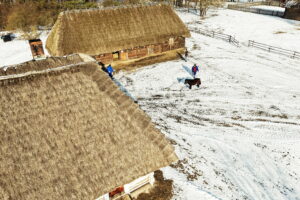 Tokarnia. Muzeum Wsi Kieleckiej zimą - Radio Kielce