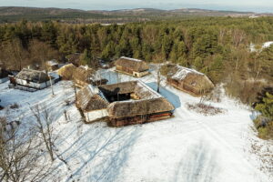 Tokarnia. Muzeum Wsi Kieleckiej zimą - Radio Kielce