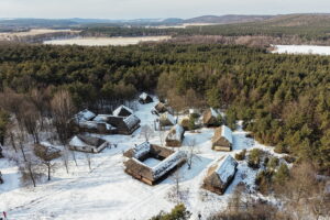 Tokarnia. Muzeum Wsi Kieleckiej zimą - Radio Kielce