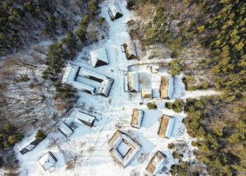 20.02.2026 Tokarnia. Muzeum Wsi Kieleckiej zimą / Fot. Jarosław Kubalski - Radio Kielce