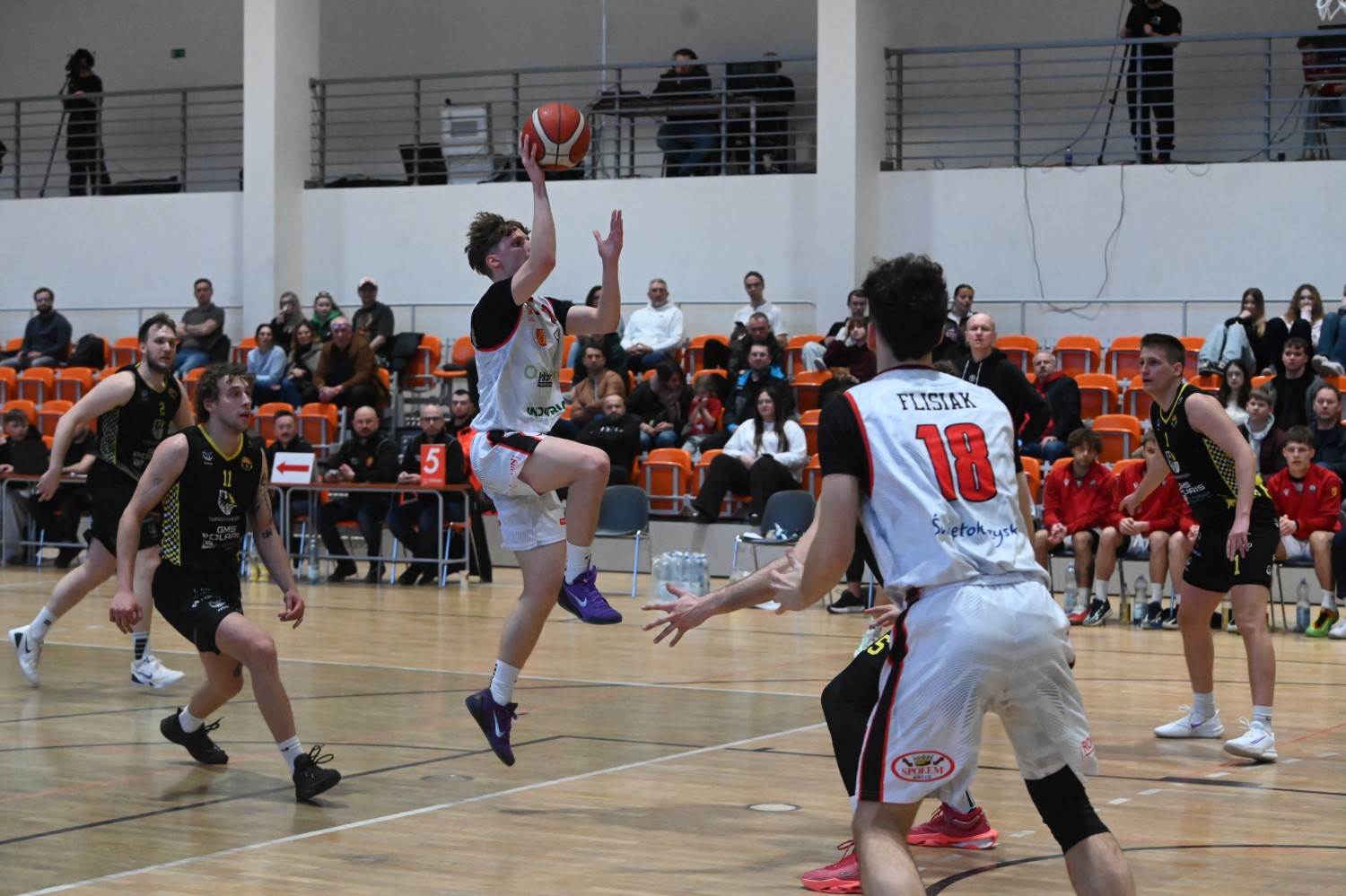 Porażka koszykarzy UJK po słabym meczu