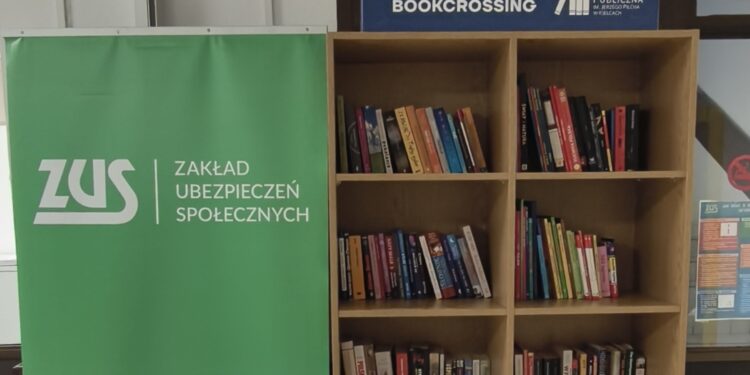 W kieleckim oddziale ZUS znajdziemy biblioteczki bookcrossingowe