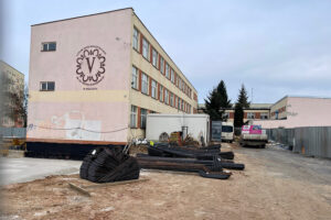 03.02.2026. Kielce. Budowa hali przy V Liceum Ogólnokształcącym im. ks. Piotra Ściegiennego w Kielcach / Fot. Wiktor Taszłow - Radio Kielce