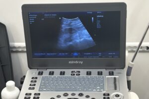 19.02.2026. Kielce. Urobus przed Wojewódzkim Ośrodkiem Medycyny Pracy w Kielcach / Fot. Iwona Murawska-Bujnowicz - Radio Kielce