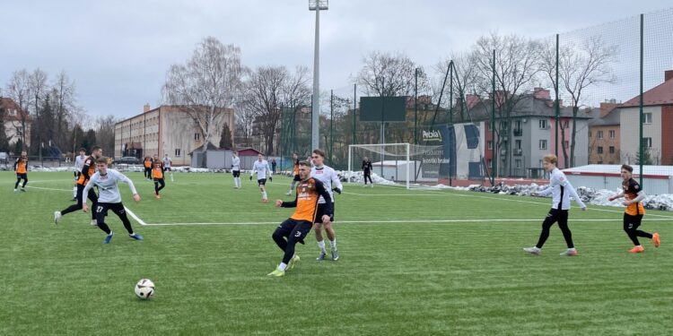 Dwa sparingi KSZO. Jeden wygrany, drugi przegrany - Radio Kielce 14.02.2026. Ostrowiec Św. Sparing: KSZO - Ząbkovia Ząbki / Fot. Kamil Król - Radio Kielce