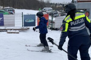 17.02.2026. Kielce. Telegraf. Nauka jazdy na nartach dla dzieci z domów dziecka / Fot. Kamil Król - Radio Kielce