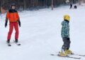 17.02.2026. Kielce. Telegraf. Nauka jazdy na nartach dla dzieci z domów dziecka / Fot. Kamil Król - Radio Kielce