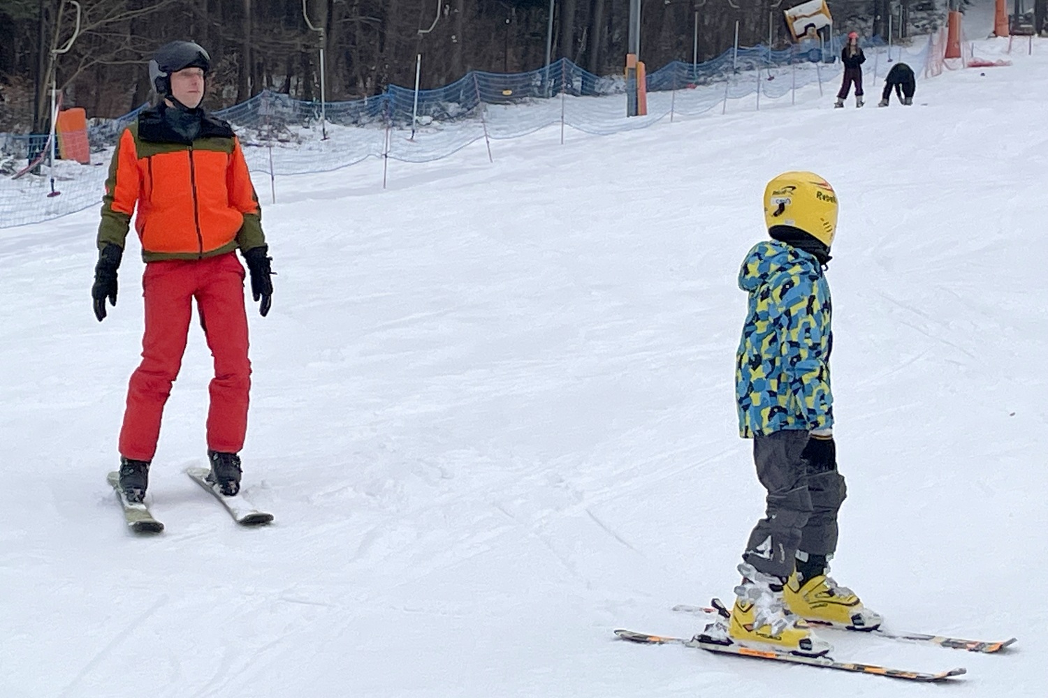 17.02.2026. Kielce. Telegraf. Nauka jazdy na nartach dla dzieci z domów dziecka / Fot. Kamil Król - Radio Kielce